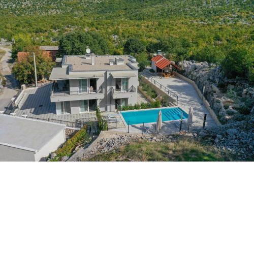 4 Bedroom Awesome Home In Rastovac
