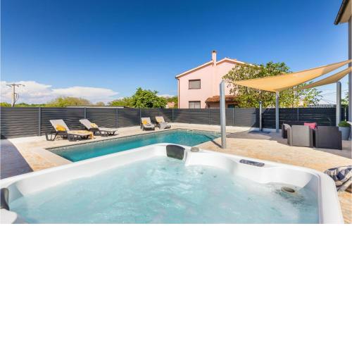 4 Bedroom Awesome Home In Valtura