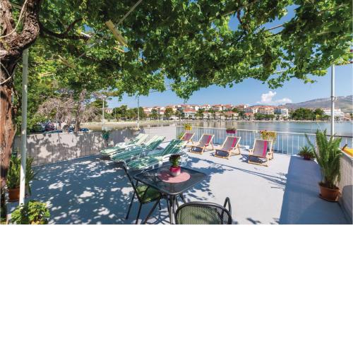 4 Bedroom Beach Front Home In Stobrec