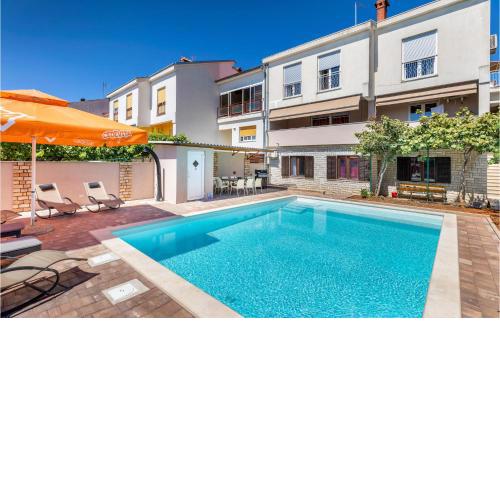 4 Bedroom Beautiful Apartment In Pula