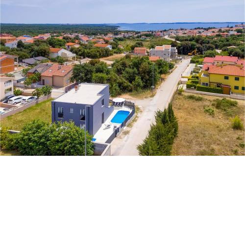 4 Bedroom Beautiful Home In Peroj
