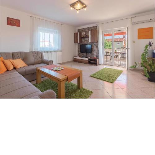 4 Bedroom Cozy Apartment In Vodnjan