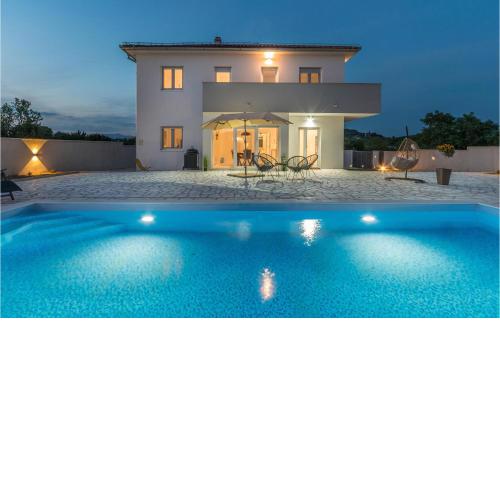 4 Bedroom Cozy Home In Donja Jagodnja