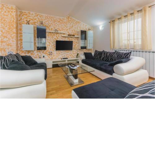 4 Bedroom Cozy Home In Labin