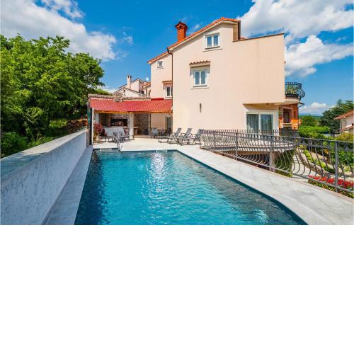 4 Bedroom Cozy Home In Matulji