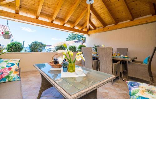 4 Bedroom Gorgeous Home In Banici