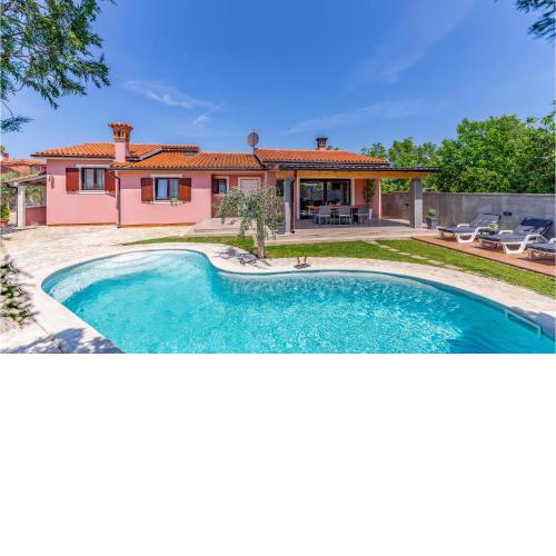 4 Bedroom Gorgeous Home In Medulin