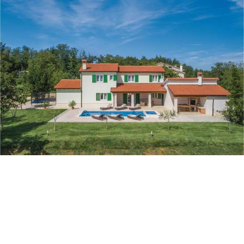 4 Bedroom Gorgeous Home In Pican
