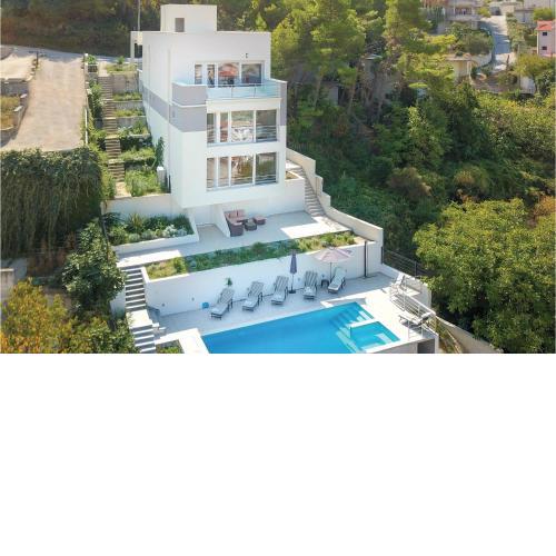 4 Bedroom Gorgeous Home In Podstrana