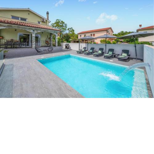 4 Bedroom Gorgeous Home In Pula