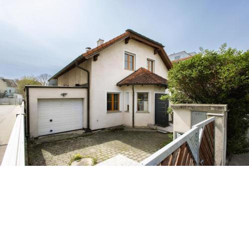 4-Bedroom House & Large Garden