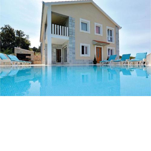 4 Bedroom Lovely Home In Drvenik Veliki