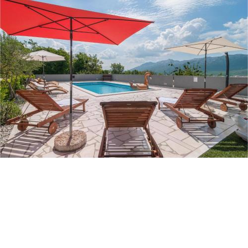 4 Bedroom Lovely Home In Dugopolje