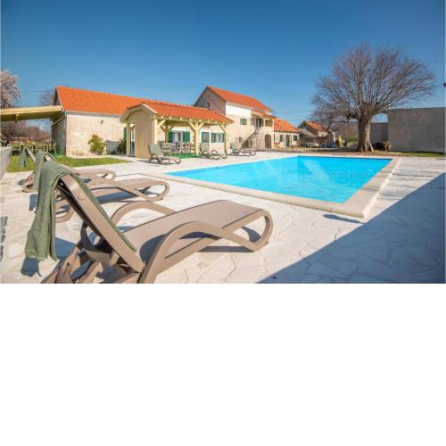 4 Bedroom Lovely Home In Ljubotic