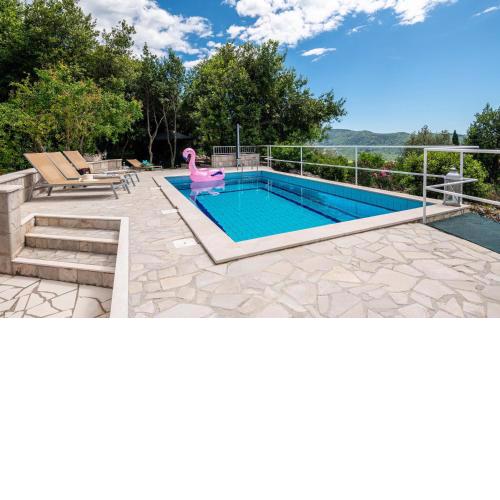 4 Bedroom Lovely Home In Lovorno