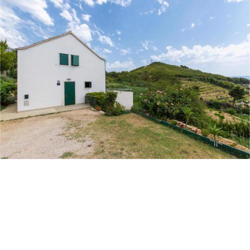 4 Bedroom Lovely Home In Podstrana
