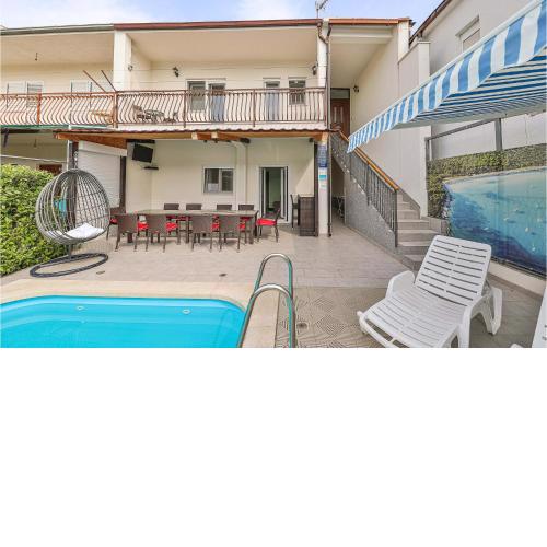 4 Bedroom Lovely Home In Poljica