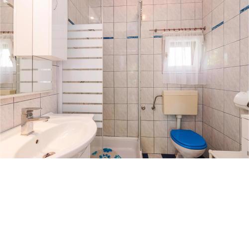 4 Bedroom Lovely Home In Privlaka