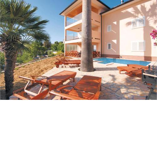 4 Bedroom Lovely Home In Supetarska Draga