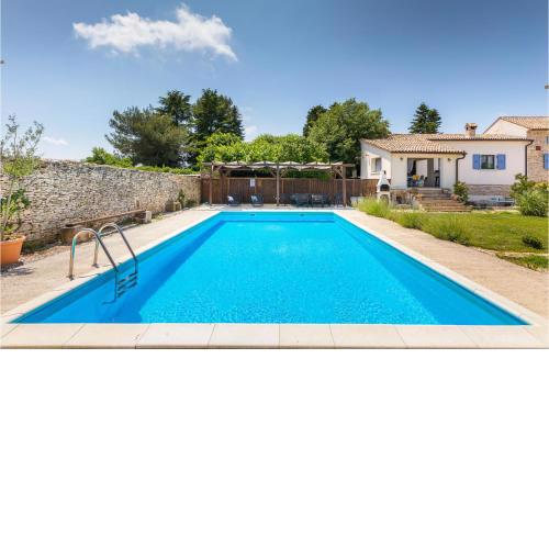 4 Bedroom Lovely Home In Vodnjan