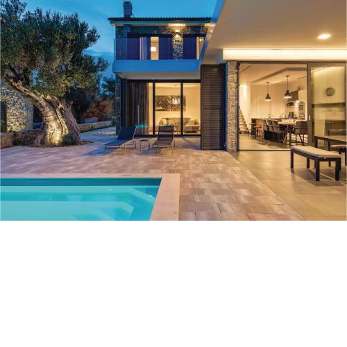 4 Bedroom Nice Home In Lun