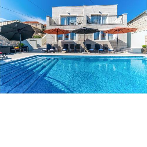 4 Bedroom Nice Home In Radovcici