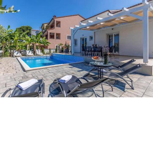 4 Bedroom Nice Home In Rovinj