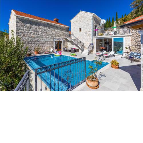 4 Bedroom Pet Friendly Home In Gromaca