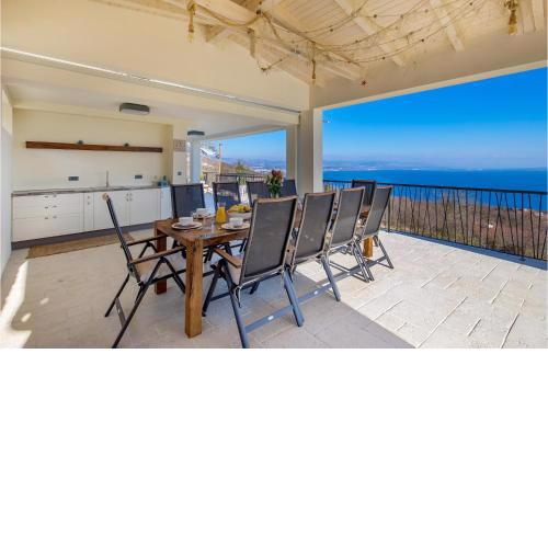 4 Bedroom Pet Friendly Home In Poljane