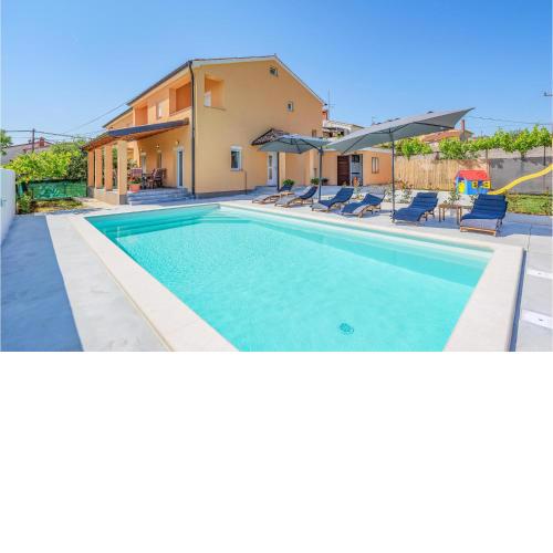 4 Bedroom Pet Friendly Home In Sikici