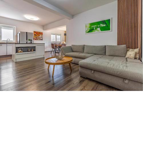 4 Bedroom Stunning Home In Labin