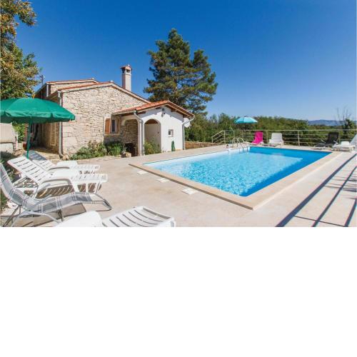 4 Bedroom Stunning Home In Martinjski