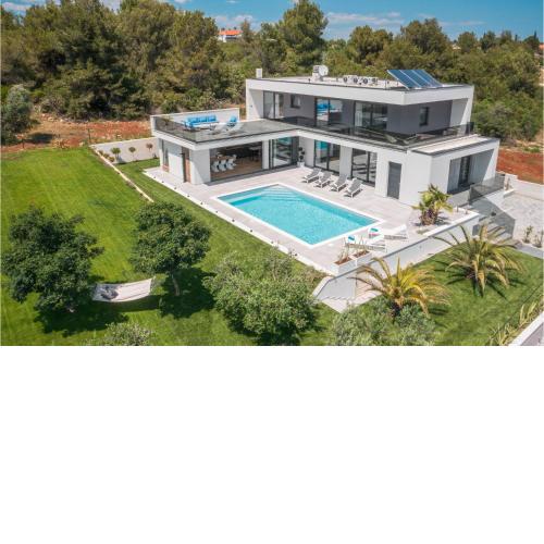 4 Bedroom Stunning Home In Medulin