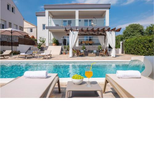 4 Bedroom Stunning Home In Pakostane