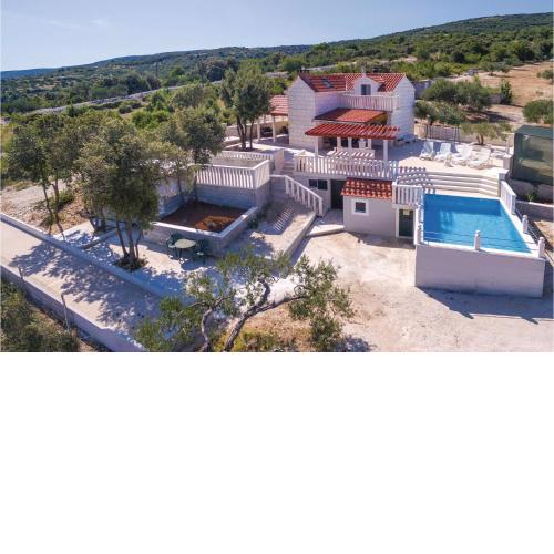 4 Bedroom Stunning Home In Praznica