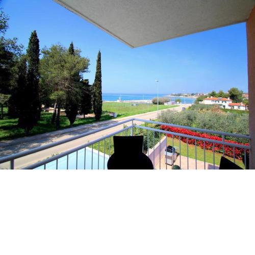 4 Star apartments with sea view in Zambratija