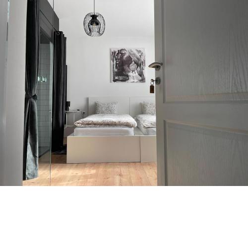 4 STARS ROOMS Near Airport