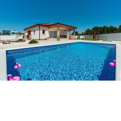 4* Villa First Hill with heated pool, Zaton