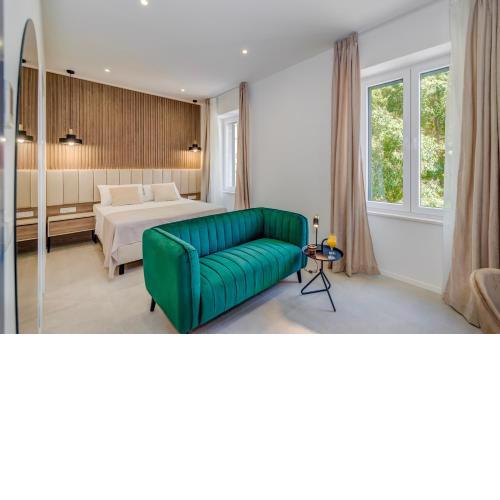 48 Rooms Split