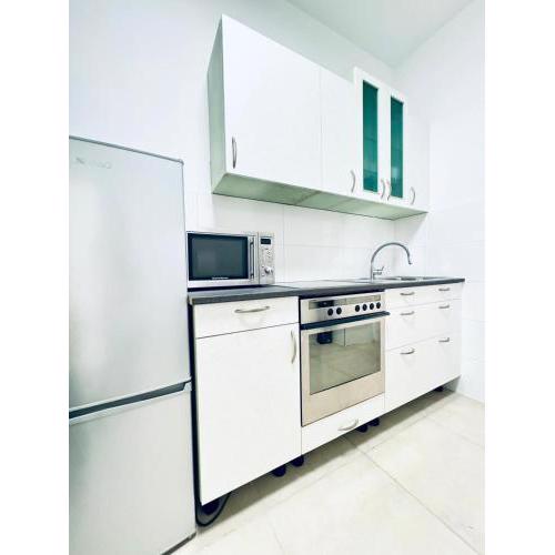 4BR Shared Apt with City View Only 7- Min to Westbahnhof