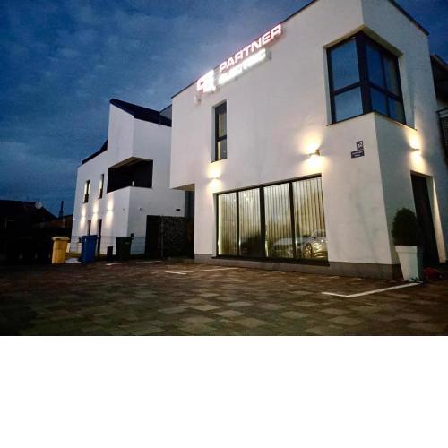 4TREES Airport Apartments