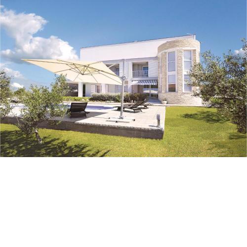 5 Bedroom Amazing Home In Debeljak