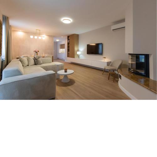 5 Bedroom Amazing Home In Vinjani Donji