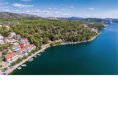 5 Bedroom Amazing Home In Zaton