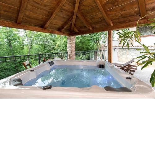 5 Bedroom Awesome Home In Dobrinj