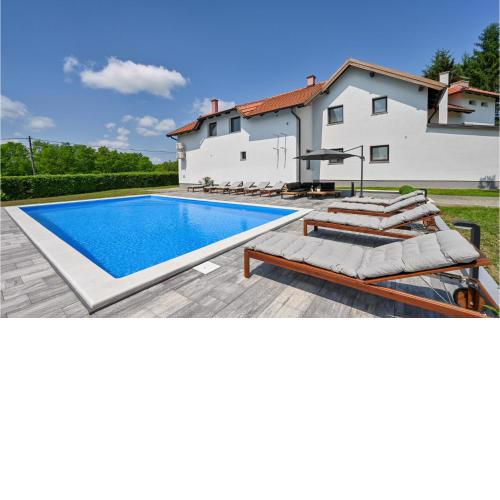 5 Bedroom Cozy Home In Desni Stefanki