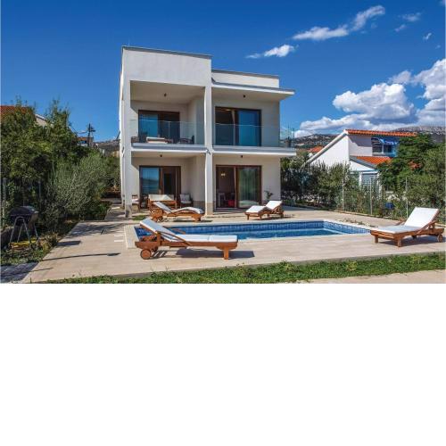 5 Bedroom Cozy Home In Kastel Stafilic