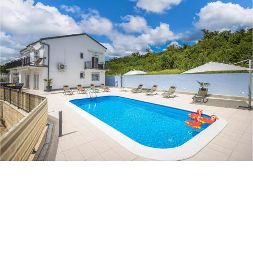 5 Bedroom Cozy Home In Selce