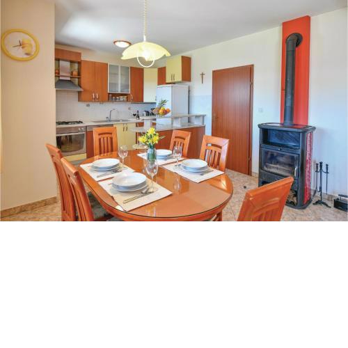 5 Bedroom Lovely Home In Blato Na Cetini