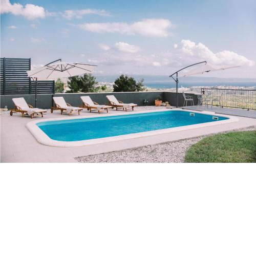 5 Bedroom Pet Friendly Home In Mravince